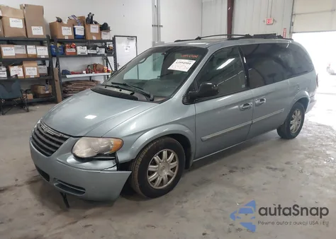 2005 Chrysler Town & Country Touring z USA, uszkodzony, nr VIN 2C4GP54L75R129944